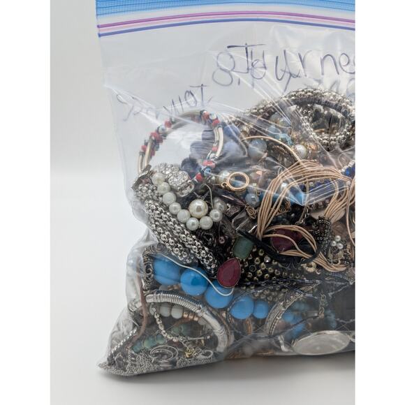 ‘Journee’ Repurpose/Craft/Possible Wearable Over 4 Pounds Mystery Jewelry Bag - Picture 4 of 8